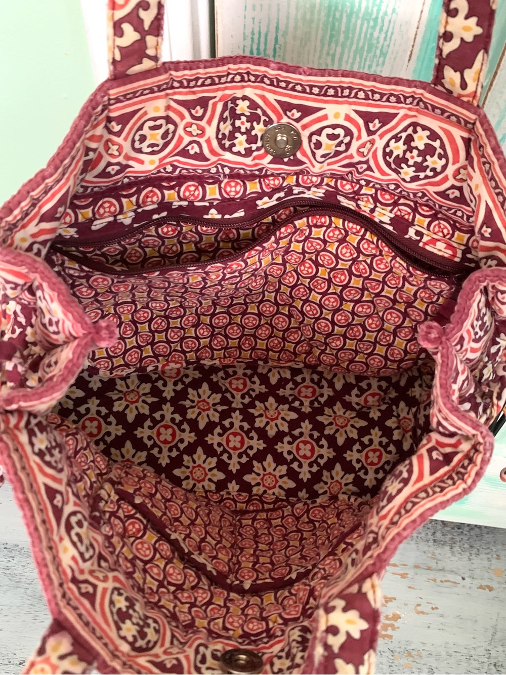 Vera Bradley Retired Red Maroon Medallion Handbag Tote - Picture 8 of 9